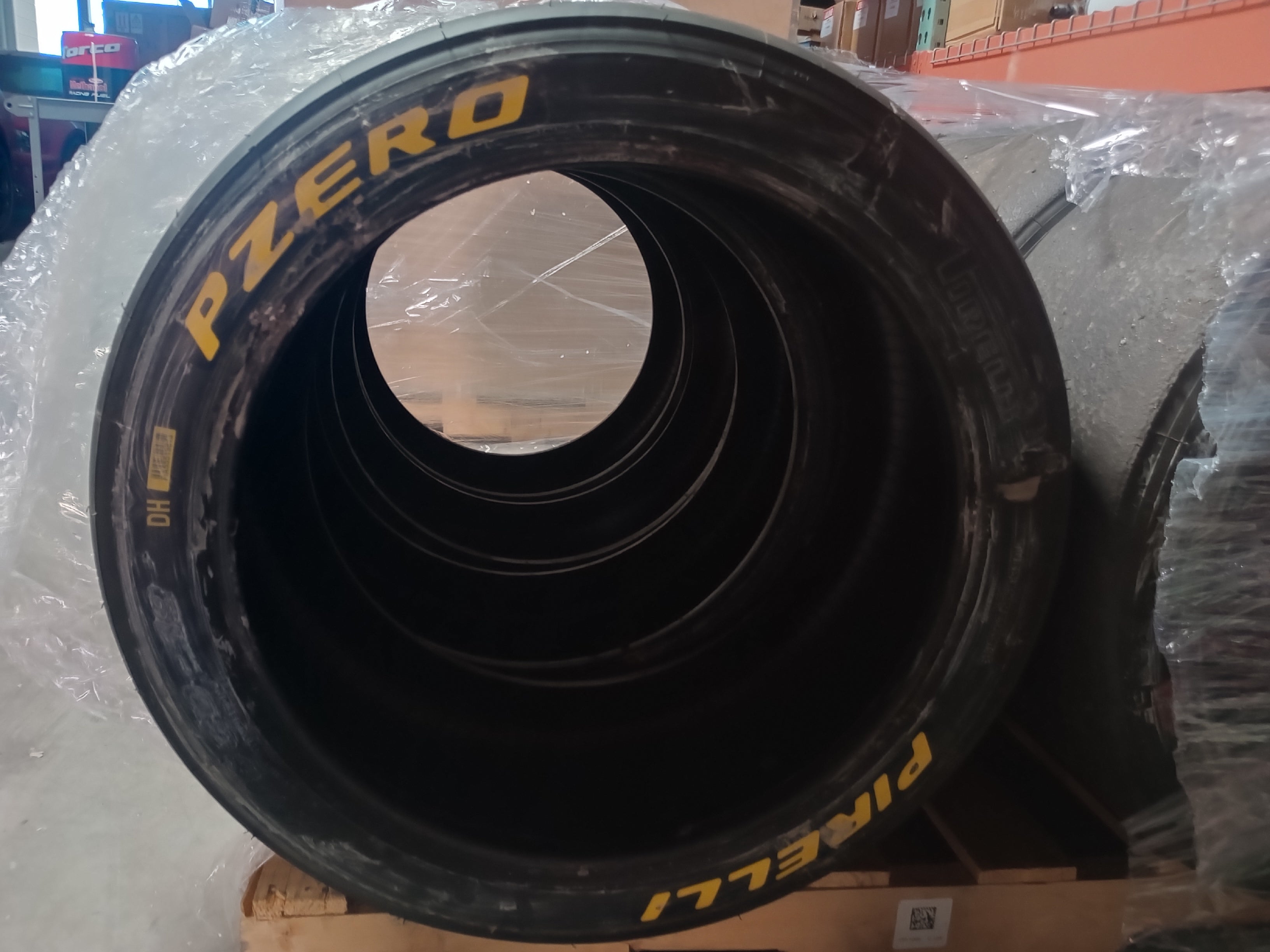 295/680-19, C88 Pirelli Slicks